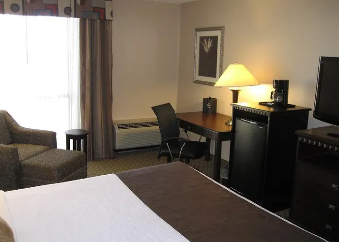 Doubletree By Hilton Worth South Hotel