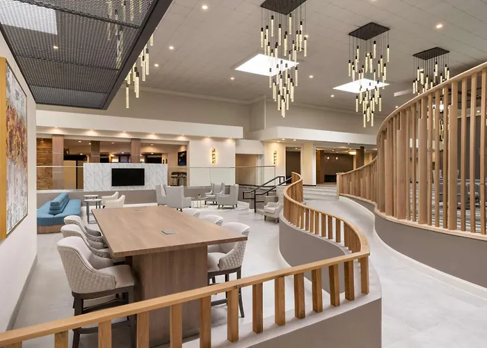 Doubletree By Hilton Worth South Hotel