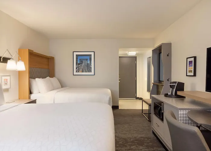 Doubletree By Hilton Worth South Hotel